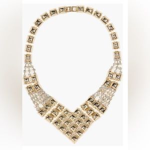 Collar necklace